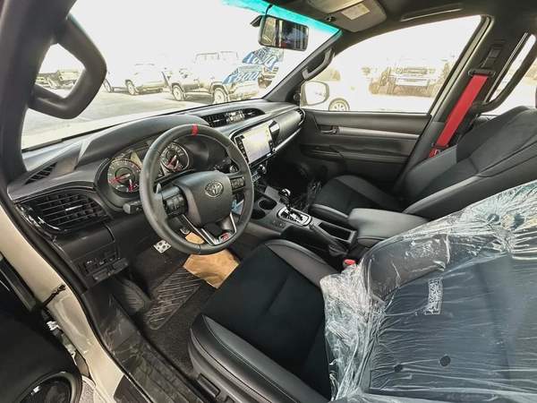 2025 Toyota Hilux GR Sport - GCC Specs - Brand New