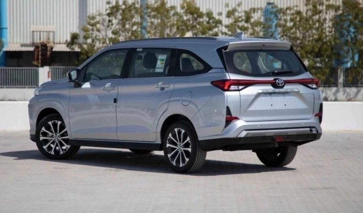 Toyota Veloz Toyota Veloz 2025 Toyota Veloz V 1.5 - Silver inside Black-3-3