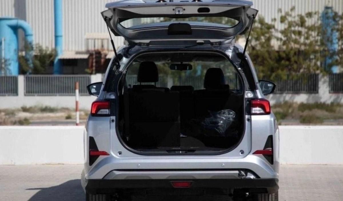 Toyota Veloz Toyota Veloz 2025 Toyota Veloz V 1.5 - Silver inside Black-4-4