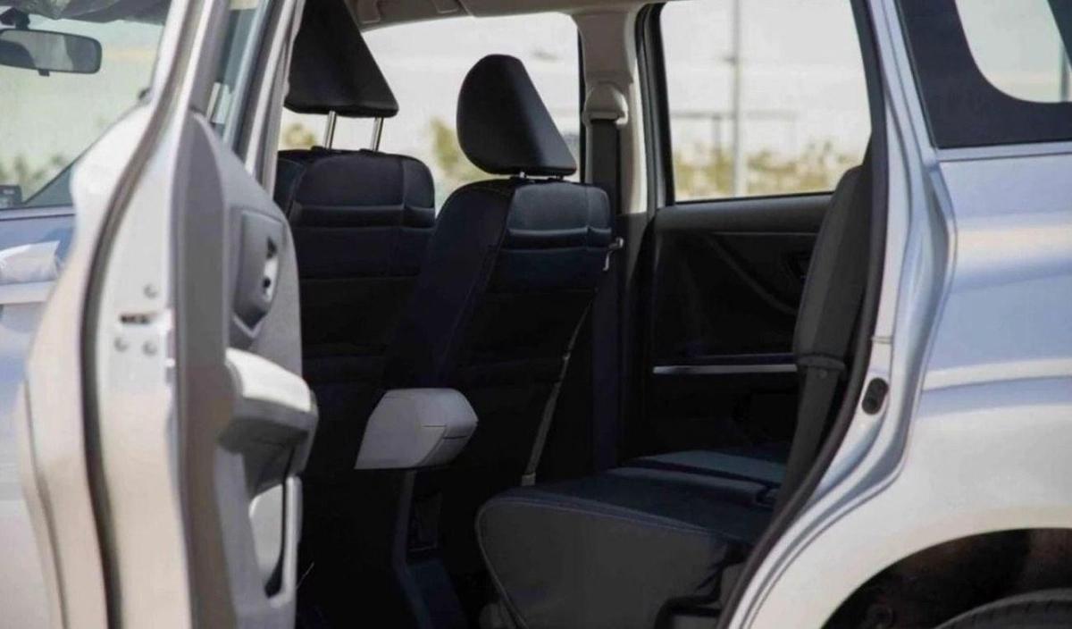 Toyota Veloz Toyota Veloz 2025 Toyota Veloz V 1.5 - Silver inside Black-6-6