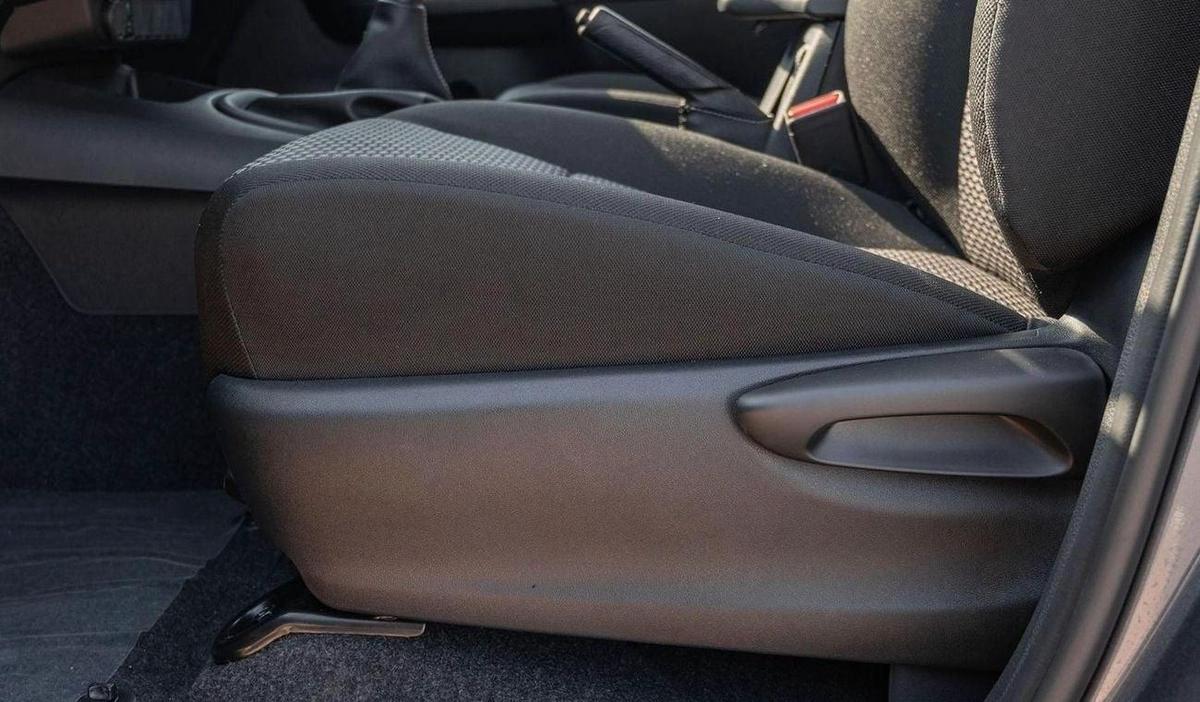 Toyota Hilux TOYOTA HILUX DC 2.4D MT 4X4 P.WINDOW MY2024– SILVER-20-20