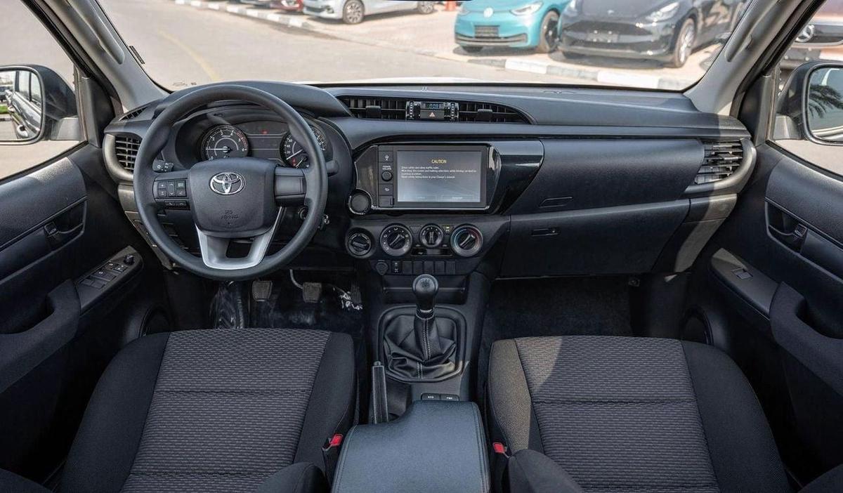 Toyota Hilux TOYOTA HILUX DC 2.4D MT 4X4 P.WINDOW MY2024– SILVER-23-23