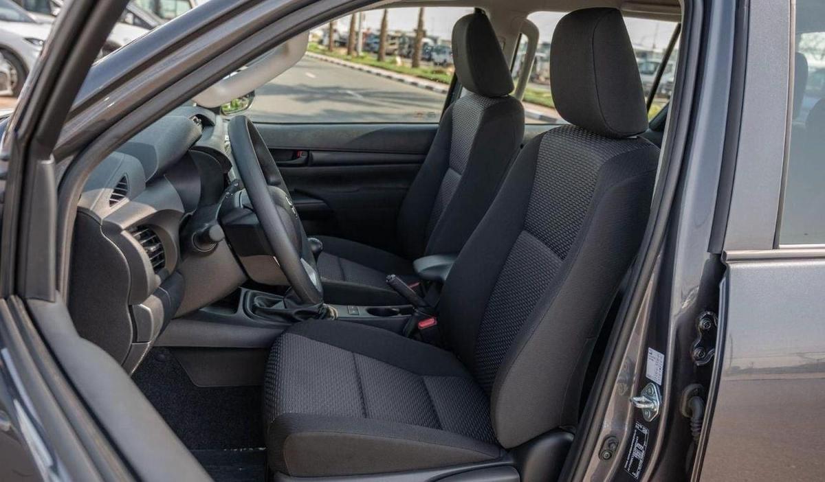 Toyota Hilux TOYOTA HILUX DC 2.4D MT 4X4 P.WINDOW MY2024– SILVER-24-24