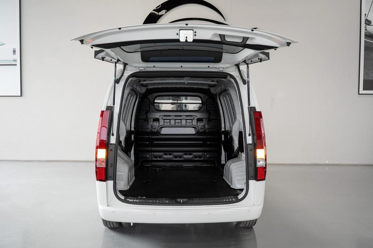 Hyundai STARIA 2025 – Diesel – Automatic – 3-Seater Van-23-23