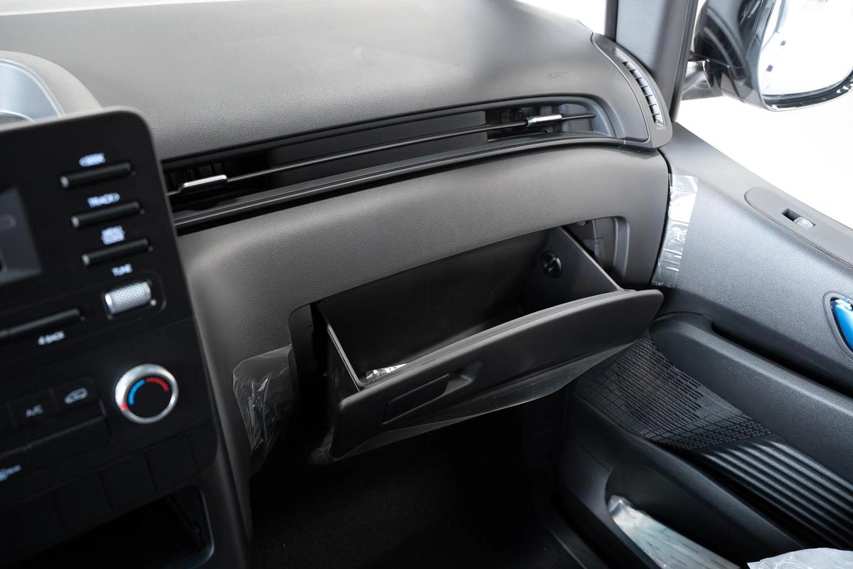 Hyundai STARIA 2025 – Diesel – Automatic – 3-Seater Van-12-12