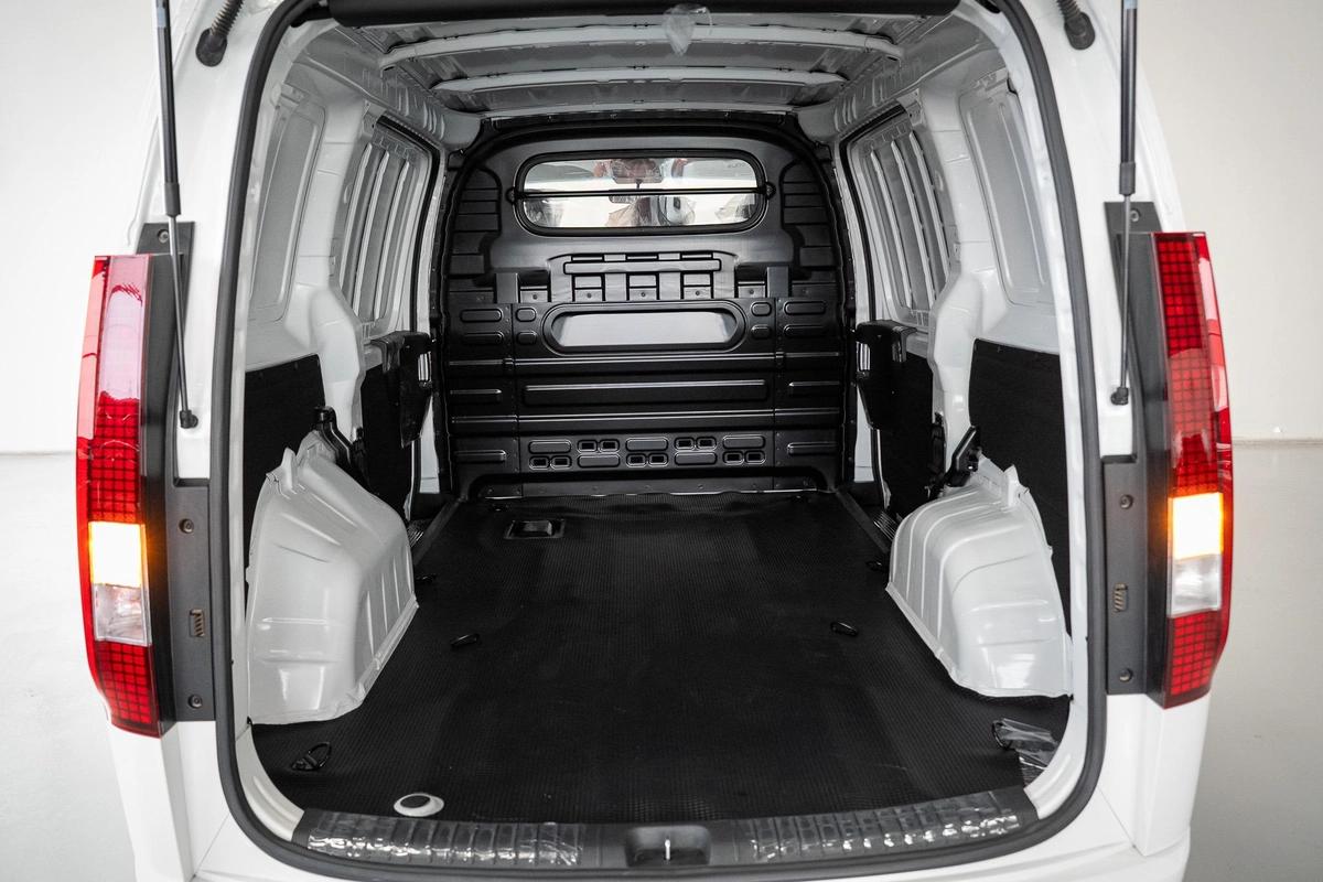 Hyundai STARIA 2025 – Diesel – Automatic – 3-Seater Van-13-13