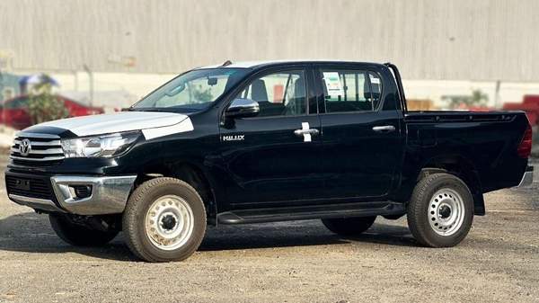 Toyota Hilux Toyota Hilux 2.7 petrol Manuel 2025 basic option four wheels
