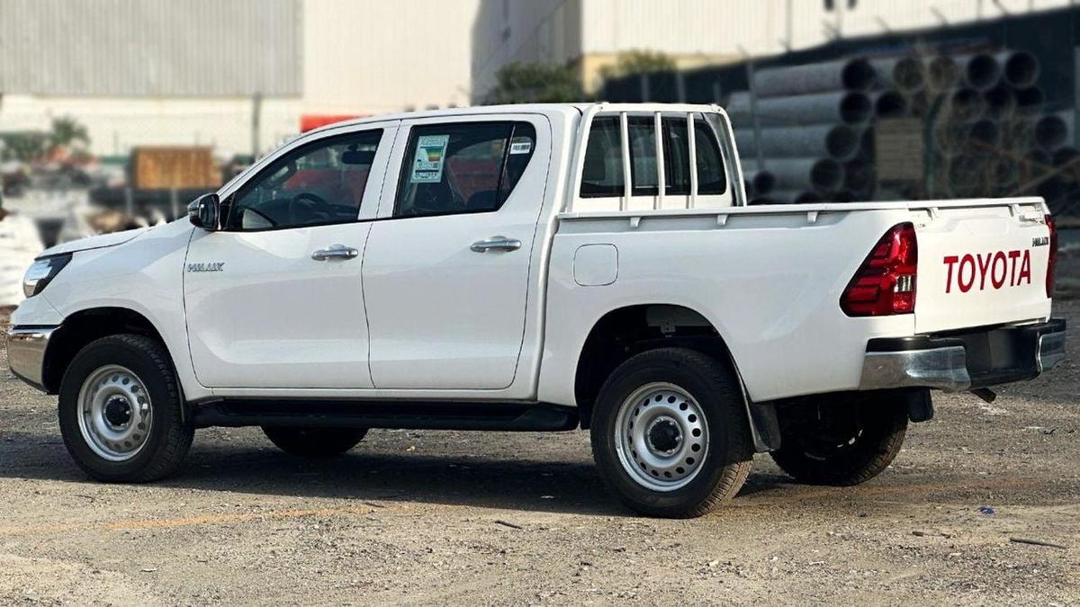 Toyota Hilux Toyota Hilux 2.7 petrol Manuel 2025 basic option four wheels-2-2