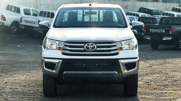 Toyota Hilux Toyota Hilux 2.7 petrol Manuel 2025 basic option four wheels