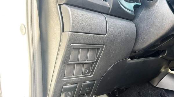 Toyota Hilux Toyota Hilux 2.7 petrol Manuel 2025 basic option four wheels