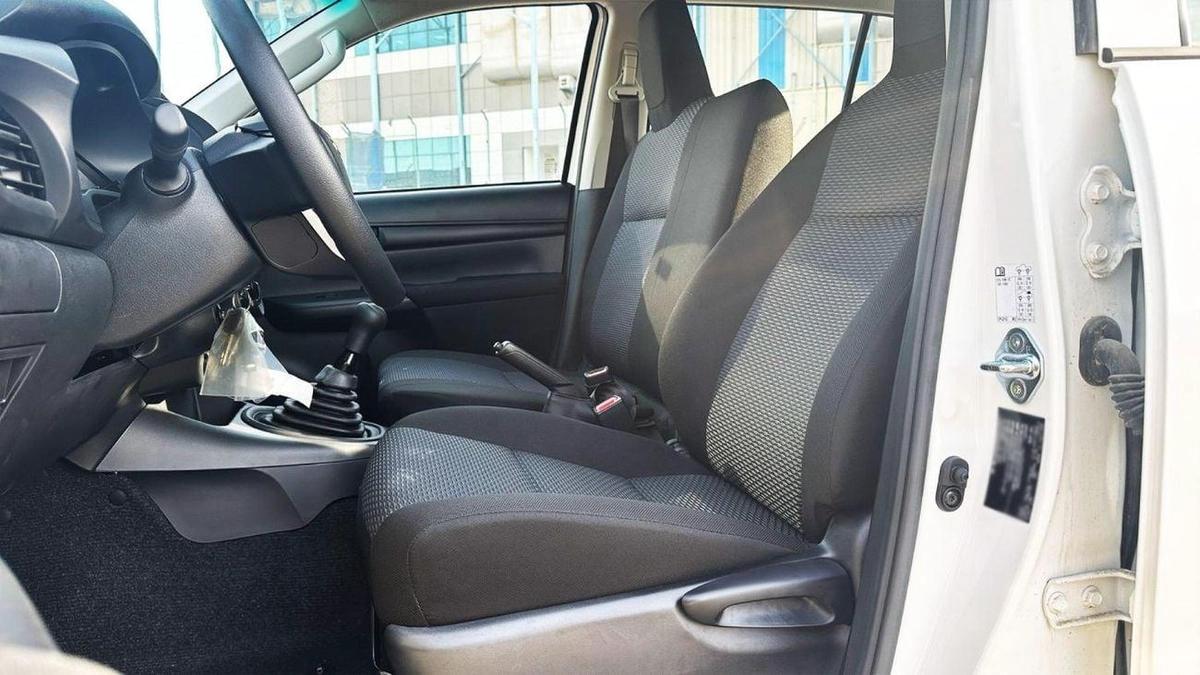Toyota Hilux Toyota Hilux 2.7 petrol Manuel 2025 basic option four wheels-12-12
