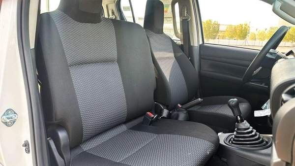 Toyota Hilux Toyota Hilux 2.7 petrol Manuel 2025 basic option four wheels
