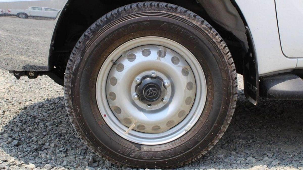 Toyota Hilux Toyota Hilux 2.7 petrol Manuel 2025 basic option four wheels-14-14