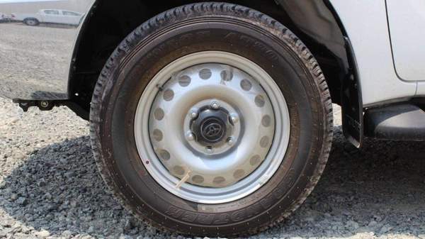 Toyota Hilux Toyota Hilux 2.7 petrol Manuel 2025 basic option four wheels