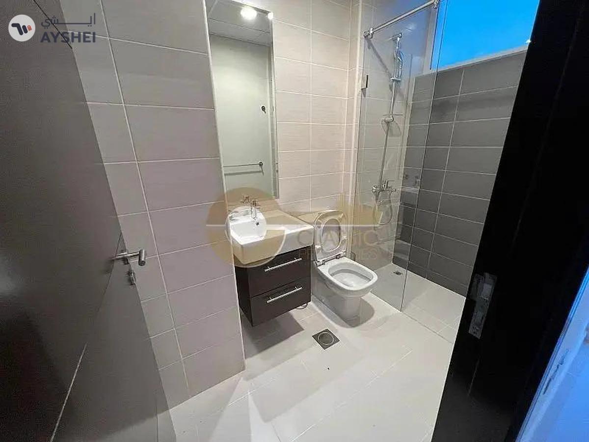 Middle Unit | 3 bedroom | Terrace | Great Deal-13-13