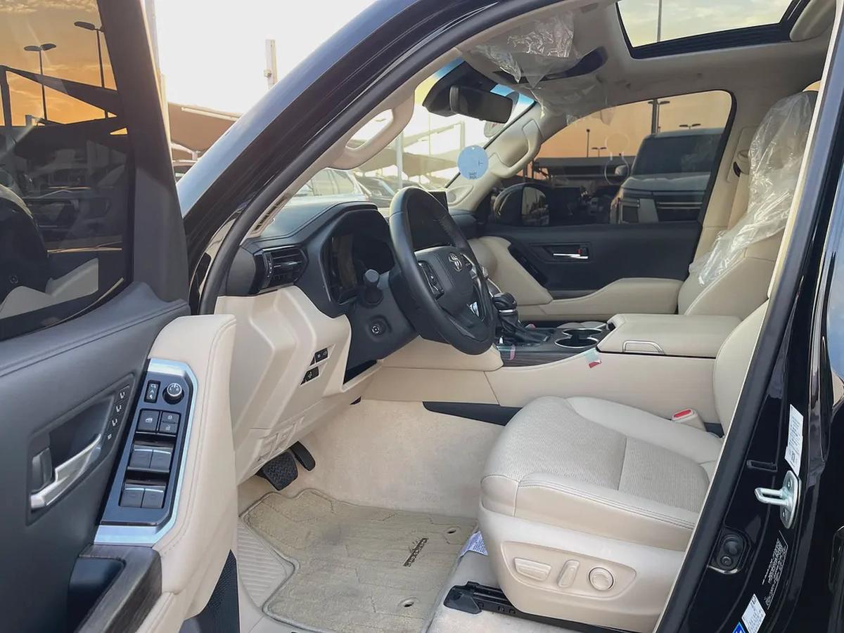 2024 Toyota Land Cruiser VXR TOP - GCC Specs - Brand New-9-9
