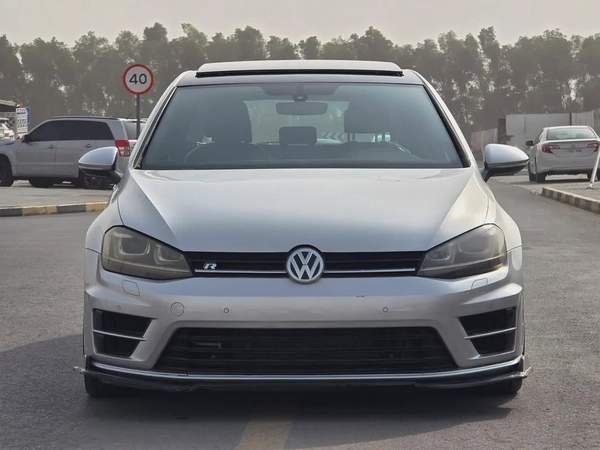 فولكس واجن كولف R 2017 مواصفات خليجية بحالة جيدة