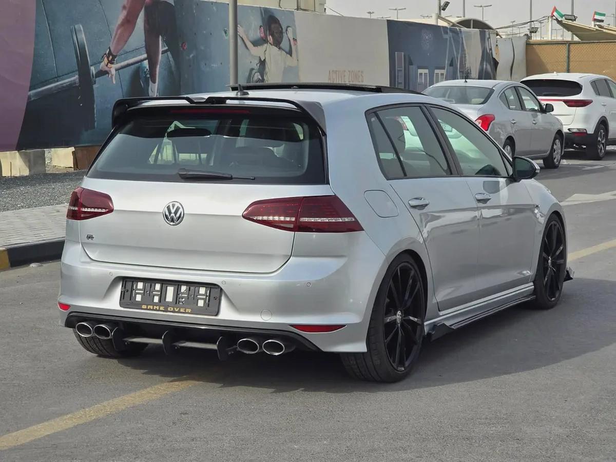 فولكس واجن كولف R 2017 مواصفات خليجية بحالة جيدة-4-4