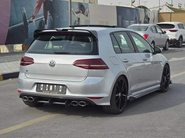 فولكس واجن كولف R 2017 مواصفات خليجية بحالة جيدة