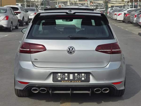 فولكس واجن كولف R 2017 مواصفات خليجية بحالة جيدة