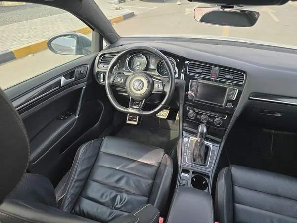 فولكس واجن كولف R 2017 مواصفات خليجية بحالة جيدة