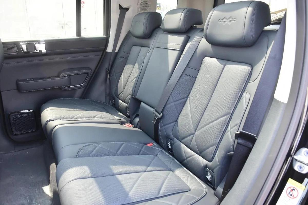 LEOPARD 5 NAVIGATOR 2025 | BLACK-17-17
