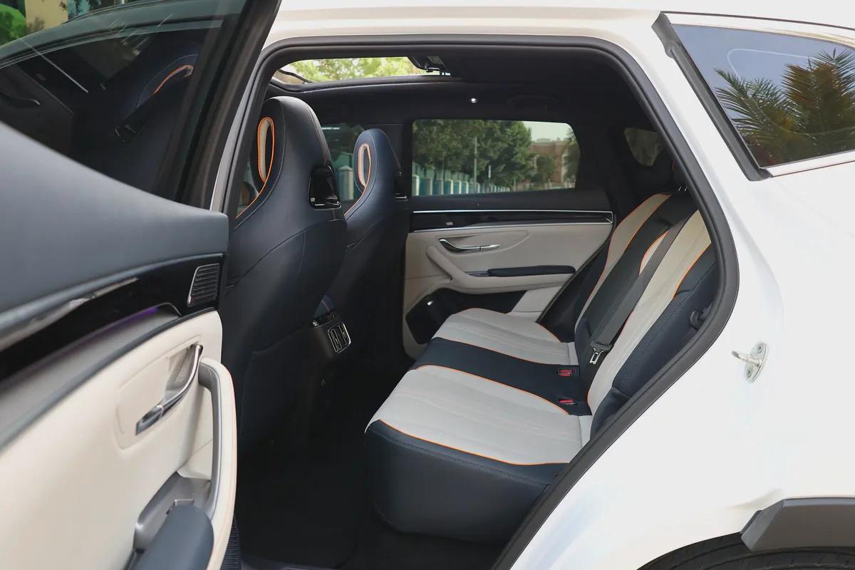 YD SONG PLUS PREMIUBM - 6YRS WARRANTY / 45,000 KM SERVICE - 8YRS BATTERY WARRANTY - GCC SPECS --18-18