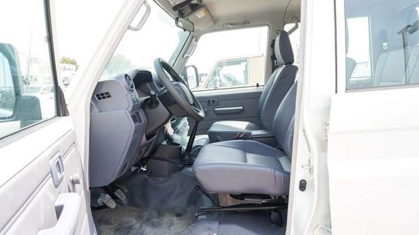 Toyota Land Cruiser Pick Up 4.2L Diesel M/T