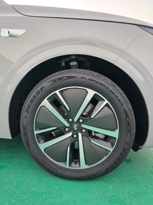 Li Auto L7 Li AUTO L6 4WD 2024