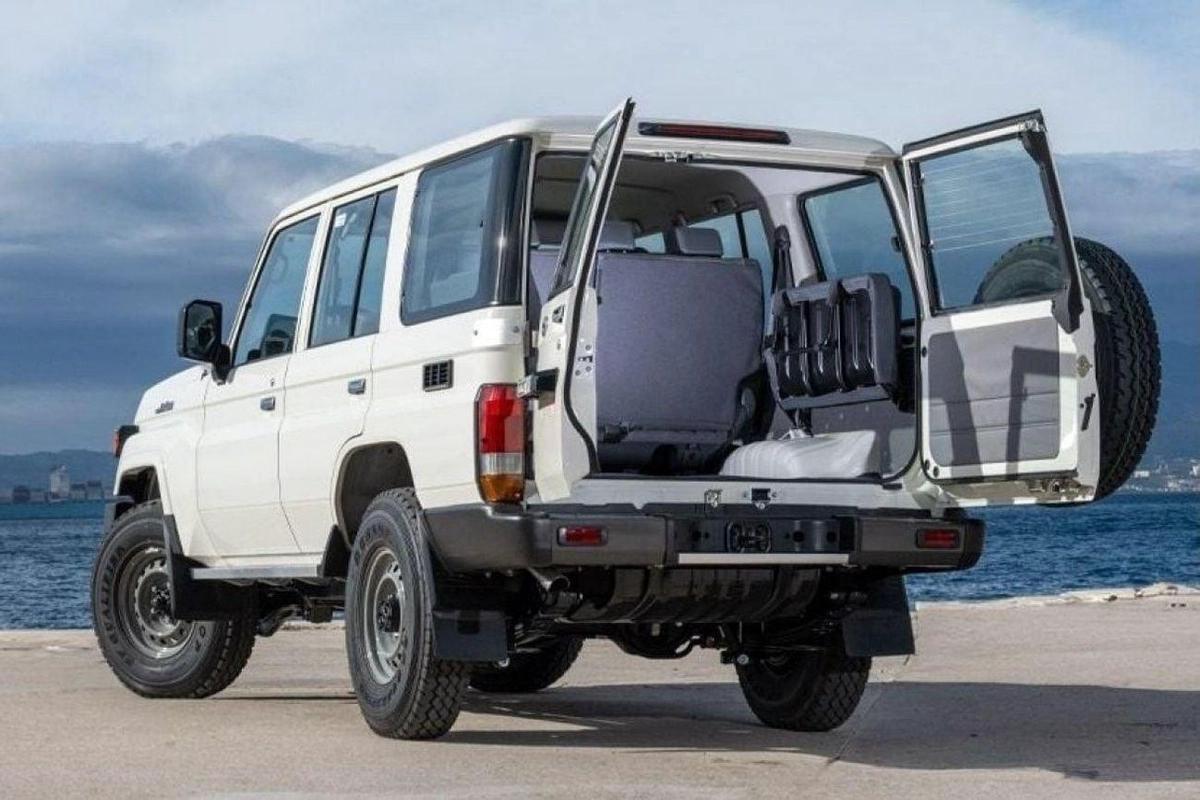 Toyota Land Cruiser 70 LC76 HARDTOP 5DOOR 4.5L V8 DIESEL-4-4