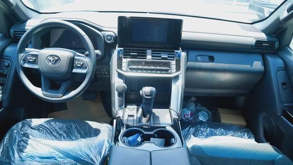 Toyota Land Cruiser GXR 2026 - GCC Specs - Brand New