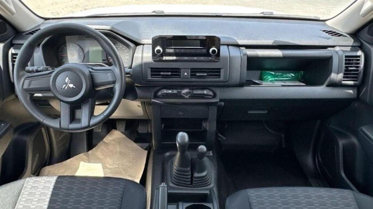 Mitsubishi L200 Mitsubishi L200 2.4L dieselbasic option MY25-5-5