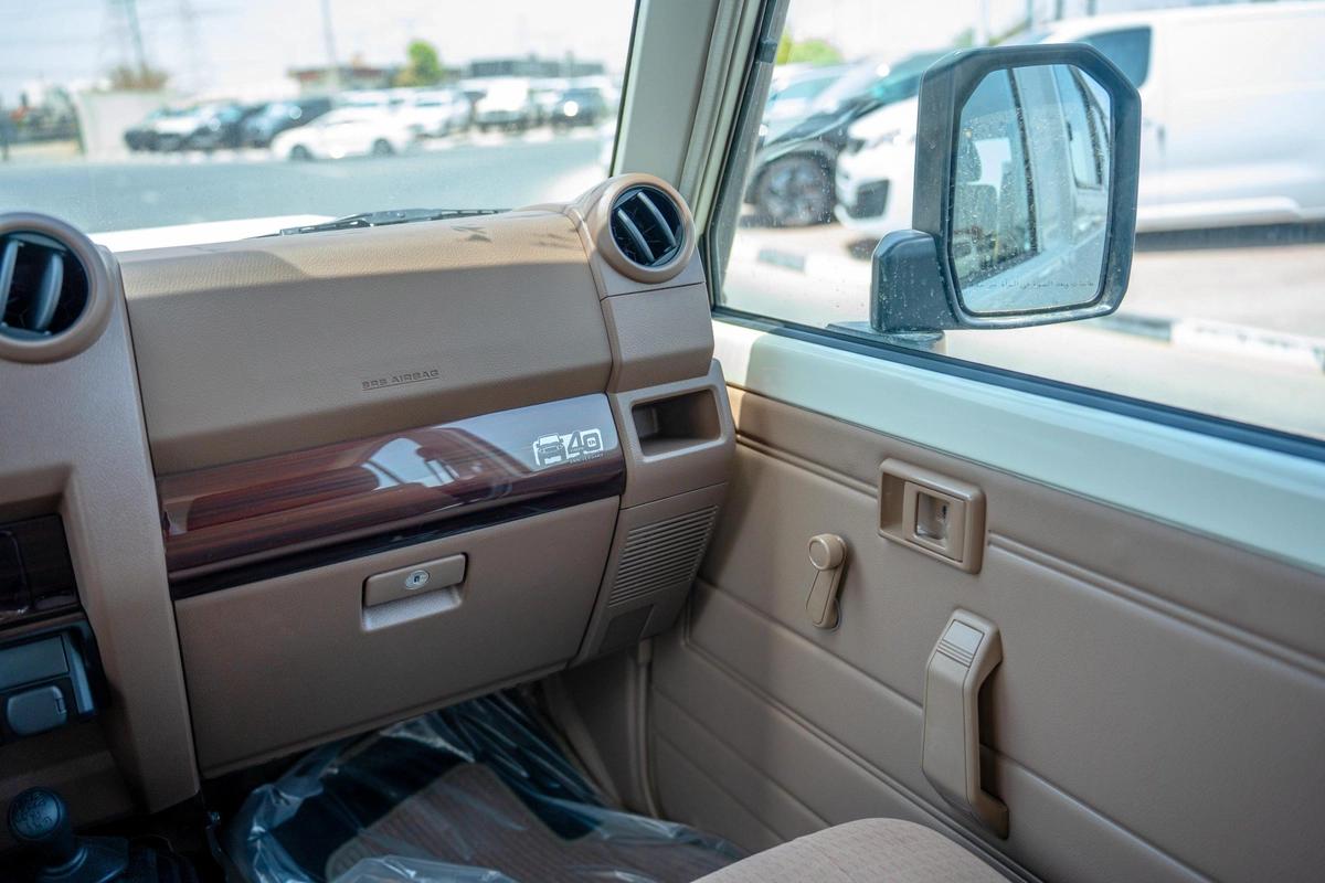 TOYOTA LAND CRUISER 70 LC78-2-2