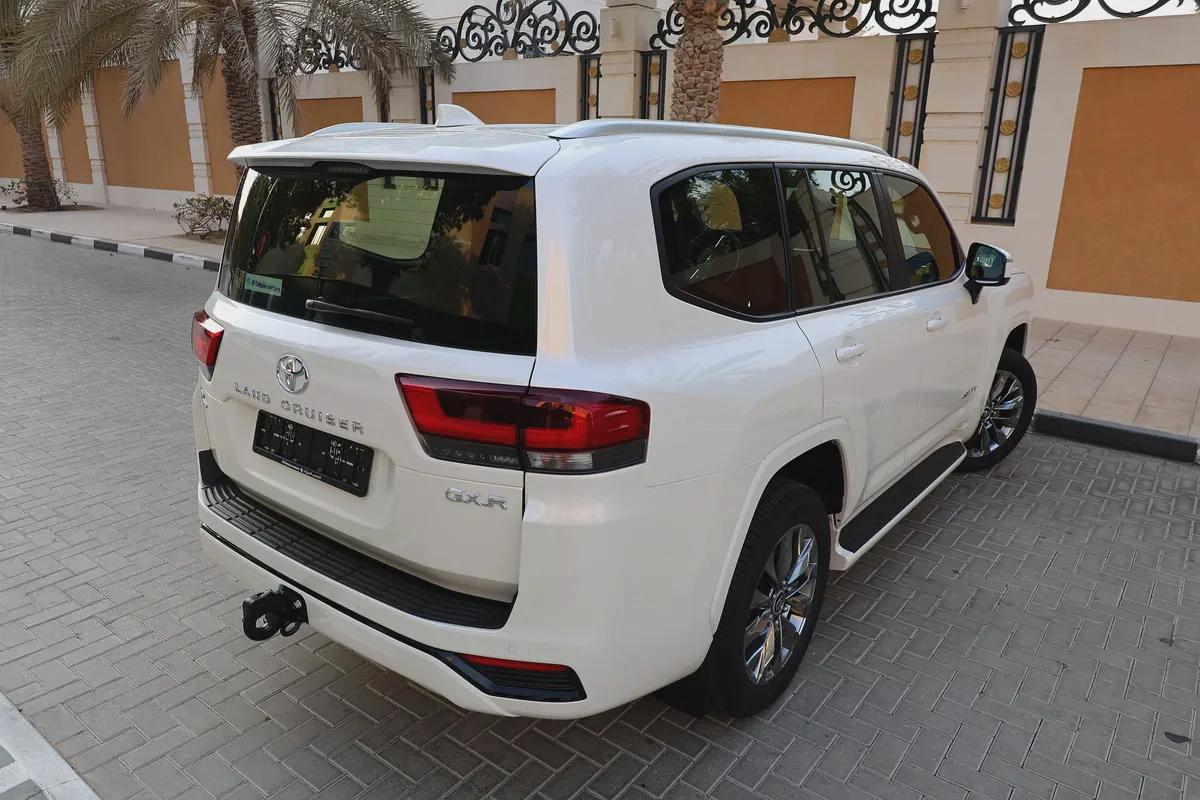 Toyota Land Cruiser LIKE BRAND NEW - TWIN TURBO-GXR-2025-1000KM-GCC SPECS-UNDER WARRANTY ALFOTAIM-2-2