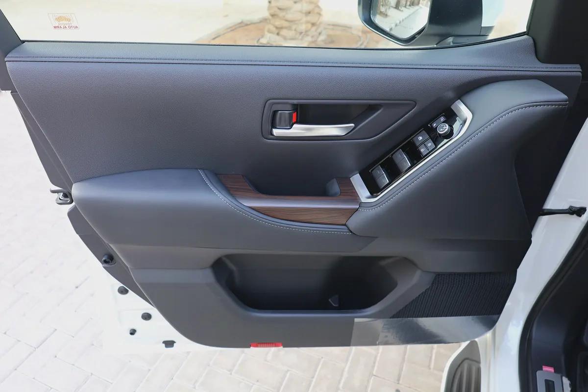 Toyota Land Cruiser LIKE BRAND NEW - TWIN TURBO-GXR-2025-1000KM-GCC SPECS-UNDER WARRANTY ALFOTAIM-7-7