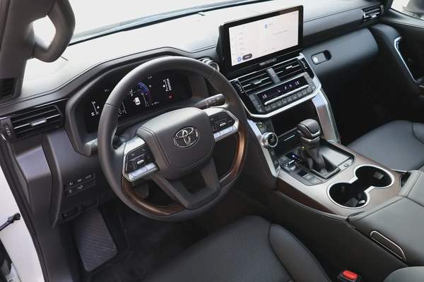 Toyota Land Cruiser LIKE BRAND NEW - TWIN TURBO-GXR-2025-1000KM-GCC SPECS-UNDER WARRANTY ALFOTAIM