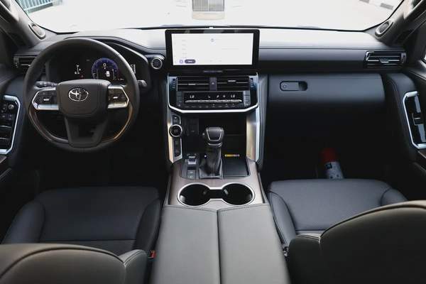 Toyota Land Cruiser LIKE BRAND NEW - TWIN TURBO-GXR-2025-1000KM-GCC SPECS-UNDER WARRANTY ALFOTAIM