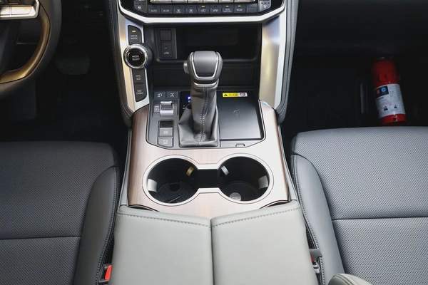 Toyota Land Cruiser LIKE BRAND NEW - TWIN TURBO-GXR-2025-1000KM-GCC SPECS-UNDER WARRANTY ALFOTAIM