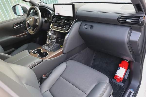 Toyota Land Cruiser LIKE BRAND NEW - TWIN TURBO-GXR-2025-1000KM-GCC SPECS-UNDER WARRANTY ALFOTAIM