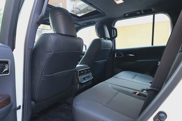 Toyota Land Cruiser LIKE BRAND NEW - TWIN TURBO-GXR-2025-1000KM-GCC SPECS-UNDER WARRANTY ALFOTAIM