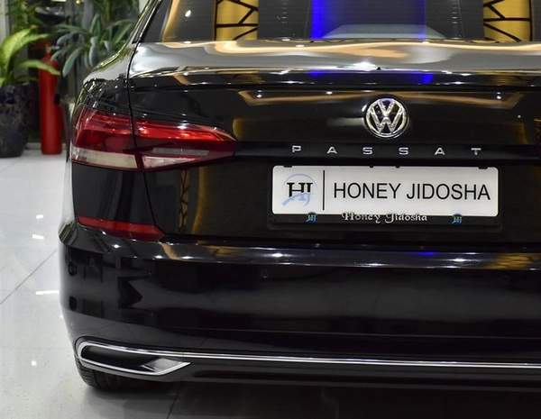 Volkswagen Passat ( 2020 Model ) in Black Color GCC Specs