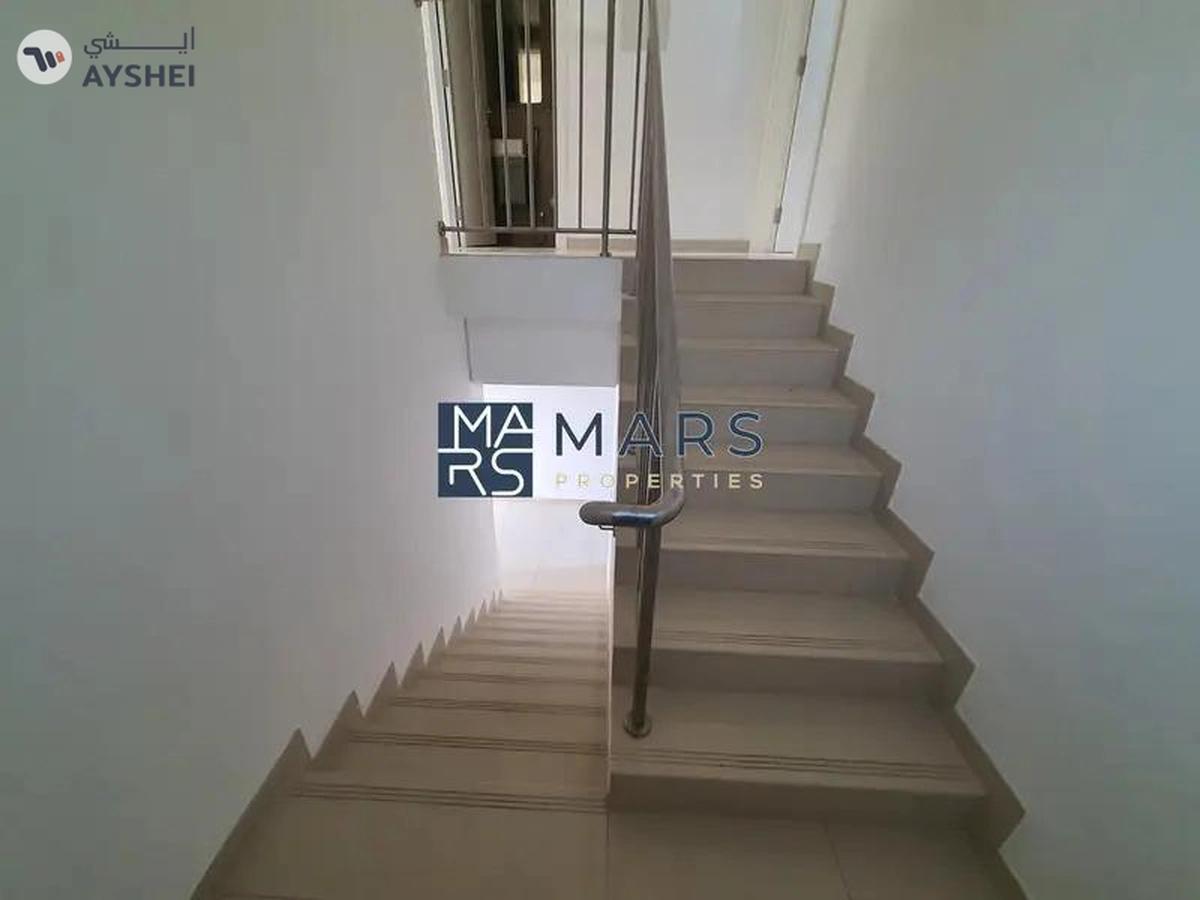 Elegant Corner 3-Bedroom Townhouse for Rent – Great Location!"-10-10