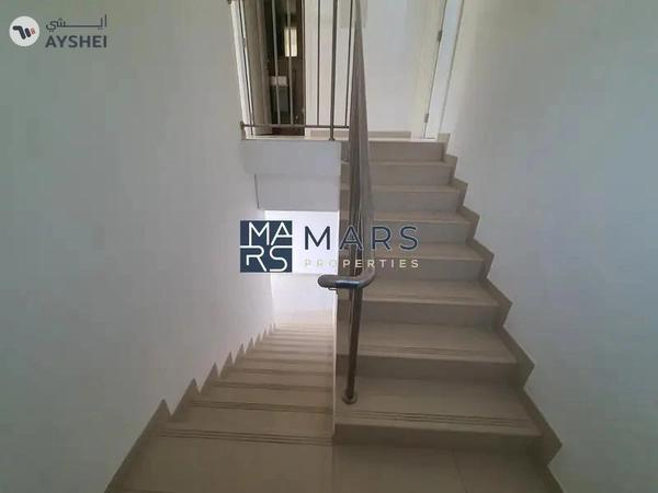 Elegant Corner 3-Bedroom Townhouse for Rent – Great Location!"