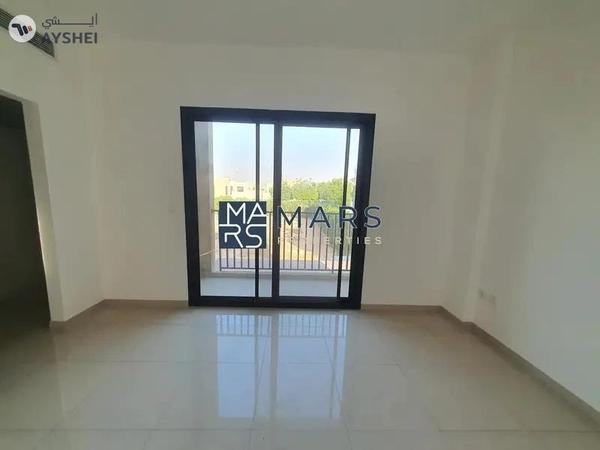 Elegant Corner 3-Bedroom Townhouse for Rent – Great Location!"