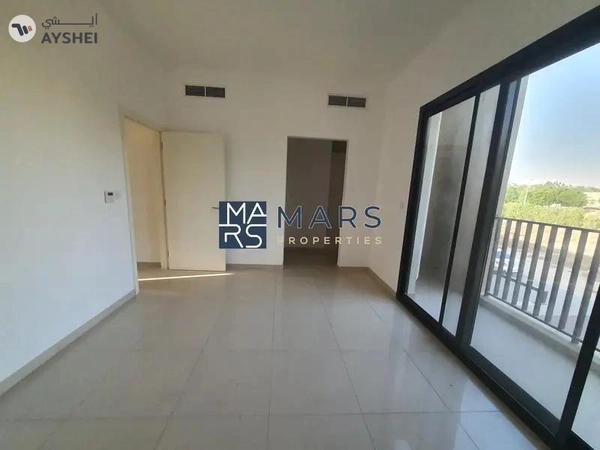 Elegant Corner 3-Bedroom Townhouse for Rent – Great Location!"