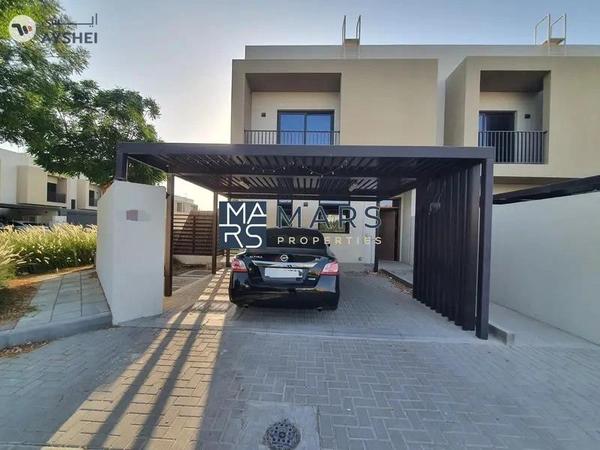 Elegant Corner 3-Bedroom Townhouse for Rent – Great Location!"