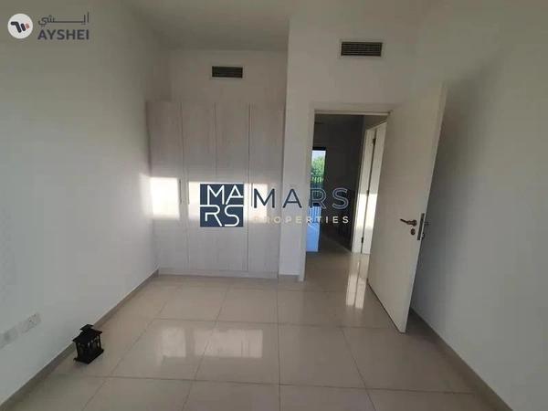 Elegant Corner 3-Bedroom Townhouse for Rent – Great Location!"