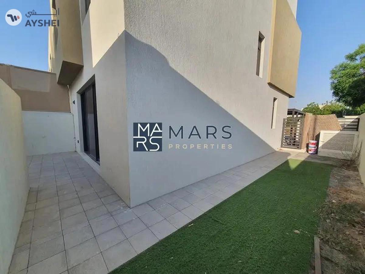 Elegant Corner 3-Bedroom Townhouse for Rent – Great Location!"-1-1