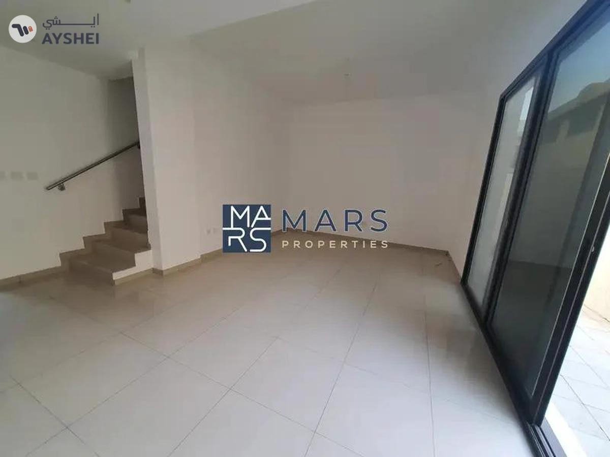 Elegant Corner 3-Bedroom Townhouse for Rent – Great Location!"-1-landscape