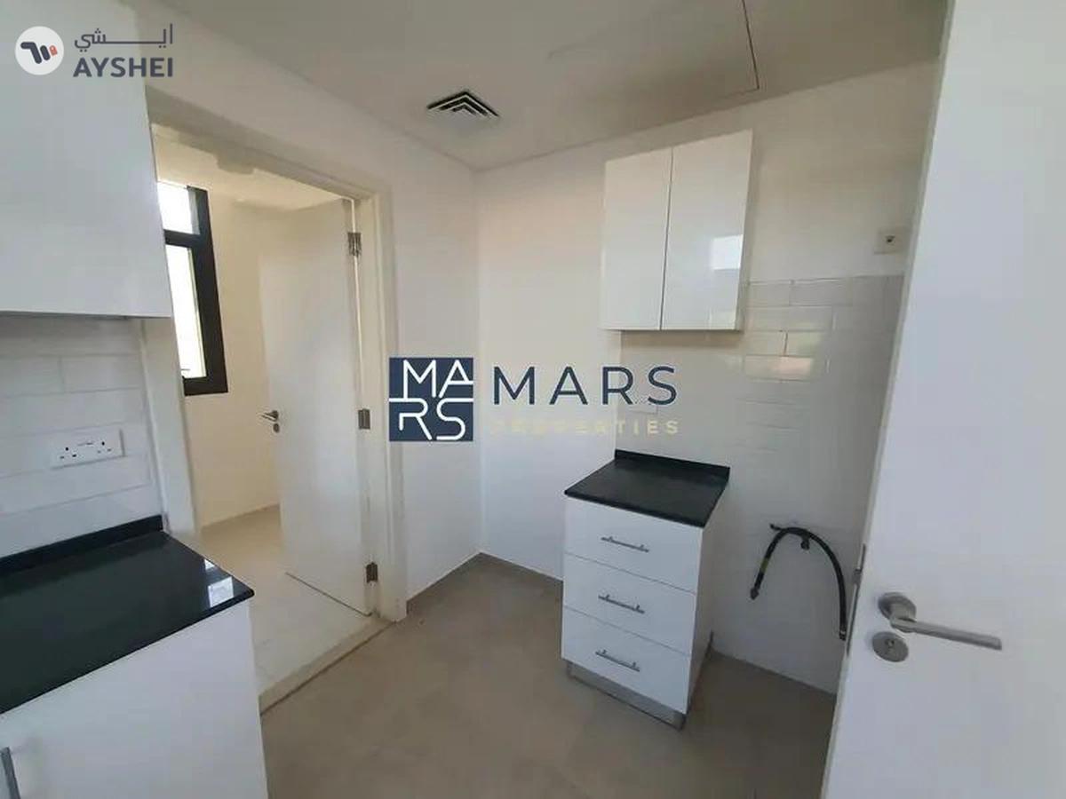 Elegant Corner 3-Bedroom Townhouse for Rent – Great Location!"-6-6